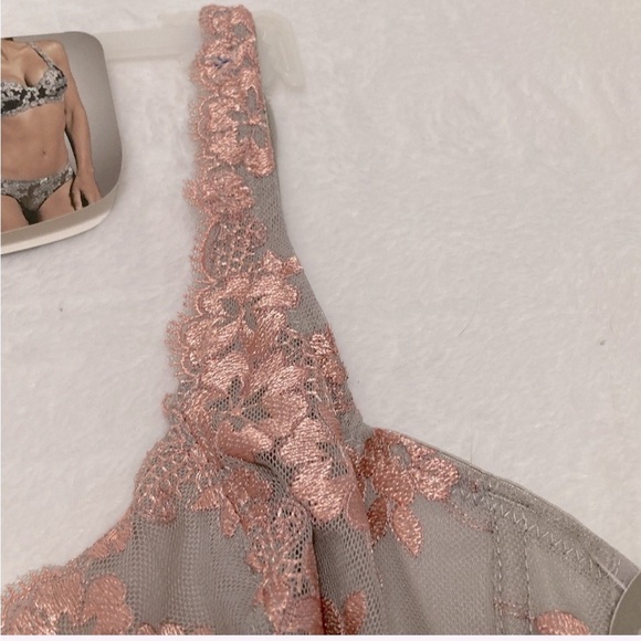 Lace Embroidered Unlined Bra - Picture 3 of 11